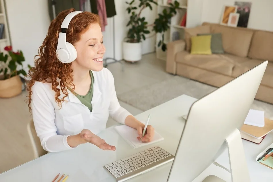 girl receiving classes italian